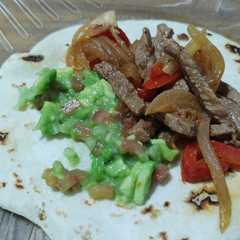Una foto de Guacamole con palta fresca