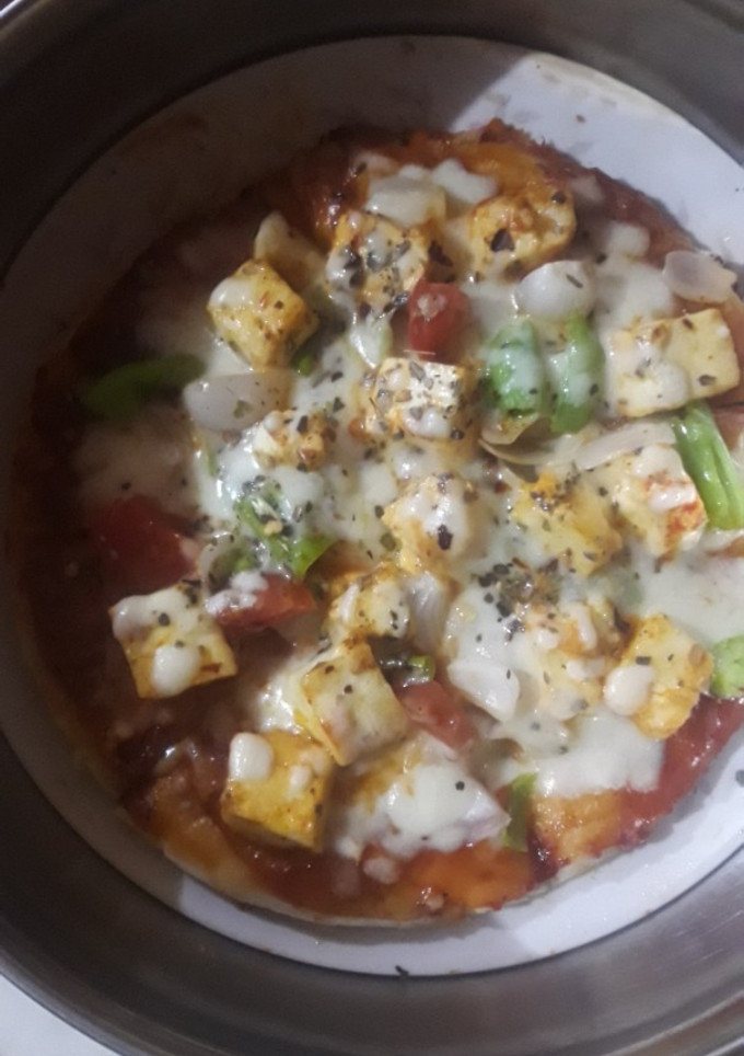 પનીર પીઝા (Paneer Pizza Recipe In Gujarati) રેસીપી મુખ્ય ફોટો