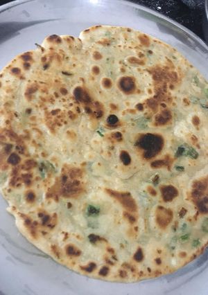 ગાર્લિક લચ્છા પરાઠા (Garlic Lachcha Paratha Recipe In Gujarati) રેસીપી મુખ્ય ફોટો