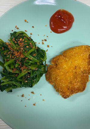 Foto resep Chicken katsu with spicy spinach