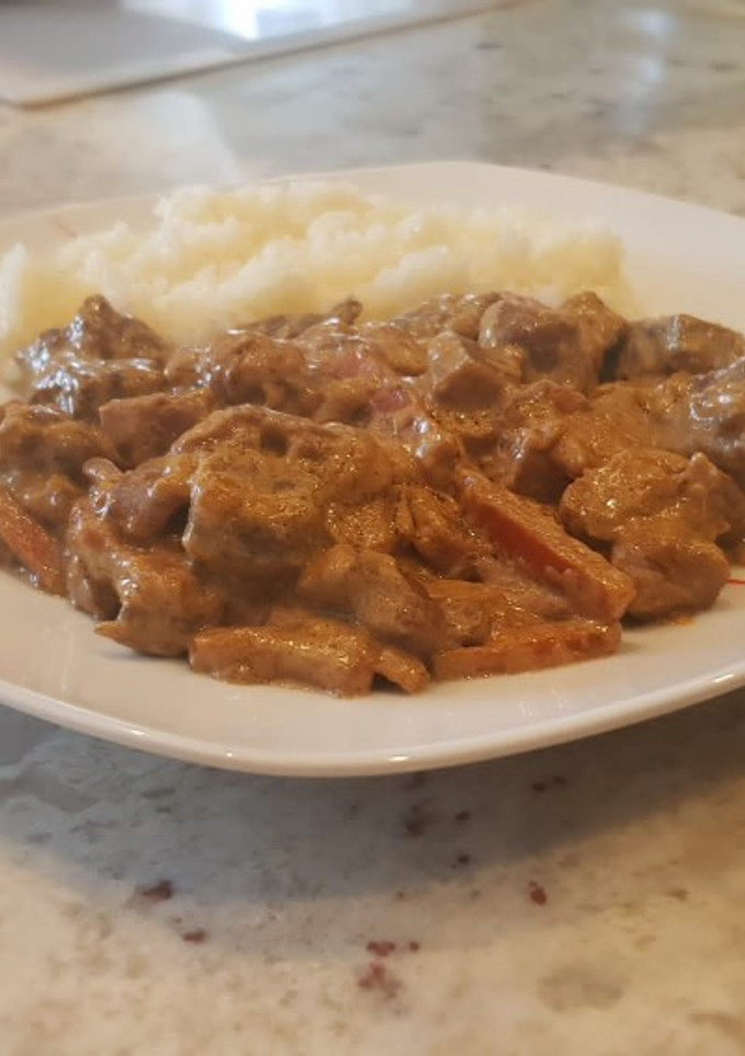 Una foto de Ragout de ternera y setas en salsa de soja y nata