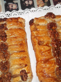 Una foto de Trenzas de hojaldre rellenas de cabello de ángel con nueces