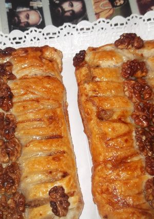 Una foto de Trenzas de hojaldre  rellenas de cabello de ángel con nueces