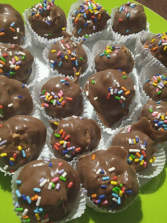 Una foto de Trufas de Mantecol y dulce de leche