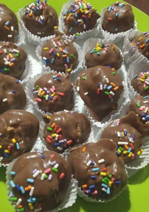 Una foto de Trufas de Mantecol y dulce de leche