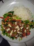 Ensalada con trocitos de trucha apanados