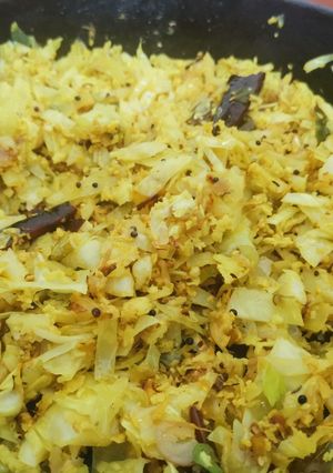 A picture of Cabbage thoran.