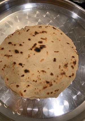 જુવાર નો રોટલો (Jowar Rotlo Recipe In Gujarati) રેસીપી મુખ્ય ફોટો