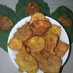 A picture of Banana pakoda.