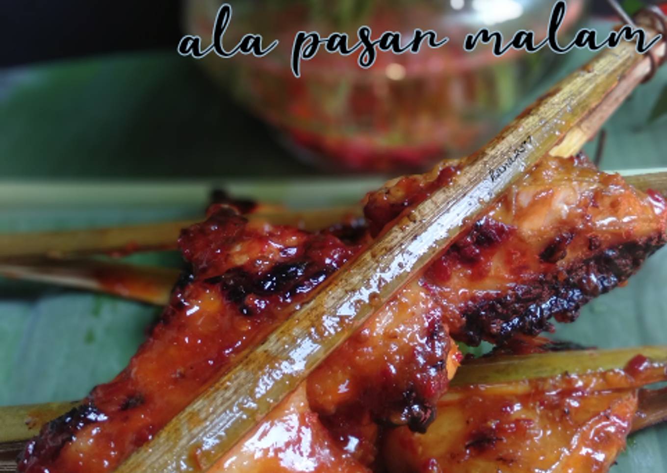 Taburkan di atas ayam