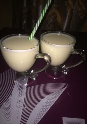 A picture of Orange milkshake 😋.