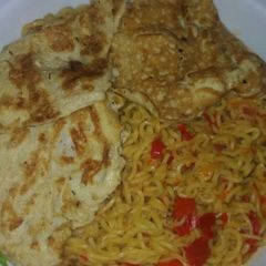 Indomie with fried egg A picture of Indomie with fried egg.