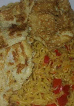 A picture of Indomie with fried egg.