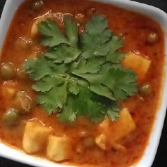 A picture of Matar paneer.