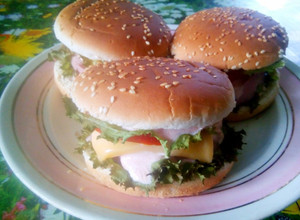 Фото Бургеры с колбасой 🍔.