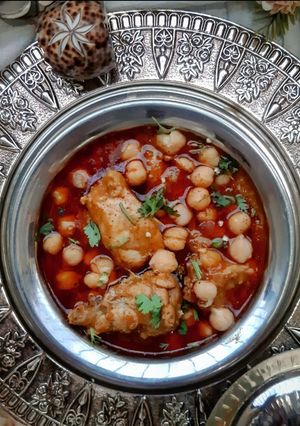 A picture of Murgh Cholay.