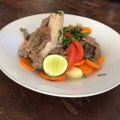 A picture of Sop daging & balungan sapi.