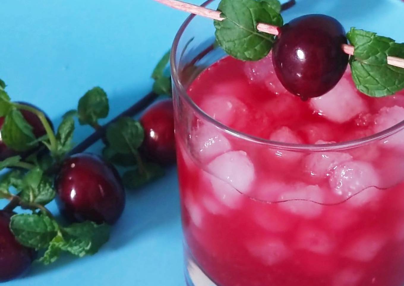 Refresco de cerezas y limón