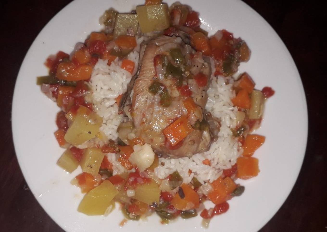 Pollo guisado con vegetales 🍲