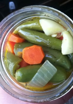 Una foto de Chiles en escabeche caseros