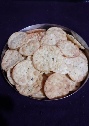 મેંદા ની પૂરી (Maida Poori Recipe In Gujarati) રેસીપી મુખ્ય ફોટો