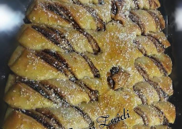 Recipe of Any-night-of-the-week 🎄🎉❄☃🎉🎄❄☃ 🍞Christmas Tree Nutella Bread🍞