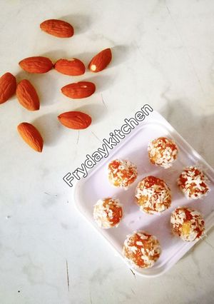 A picture of Almond sweet balls.