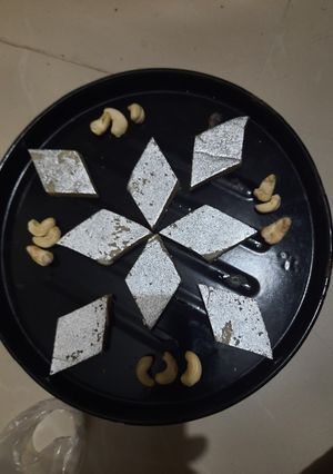કાજુ કતરી (Kaju Katri Recipe In Gujarati) રેસીપી મુખ્ય ફોટો