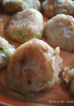 Foto principal de Albóndigas de calçots con salsa romesco