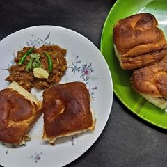 A picture of পাও ভাজি (Pao bhaji in Bengali).