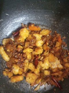 பிரட் சில்லி (Bread chilli recipe in tamil) செய்முறை முக்கிய புகைப்படம்