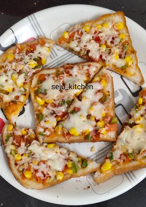બ્રેડ પીઝા (Bread Pizza Recipe in Gujarati) રેસીપી મુખ્ય ફોટો