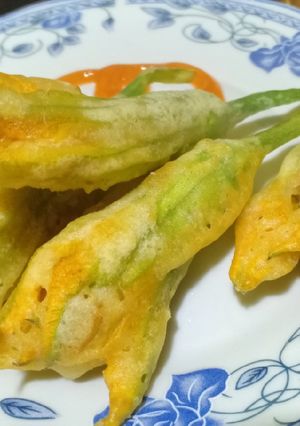 Hình của món Bông bí nhồi tôm thịt chiên giòn.