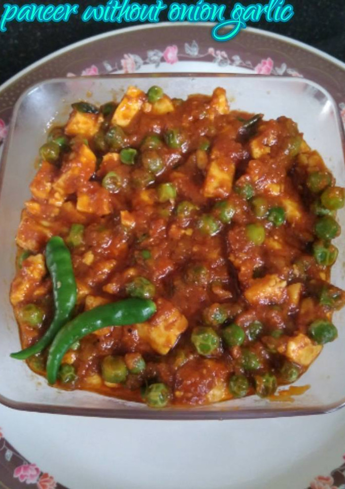 A picture of Matar paneer without onion garlic.