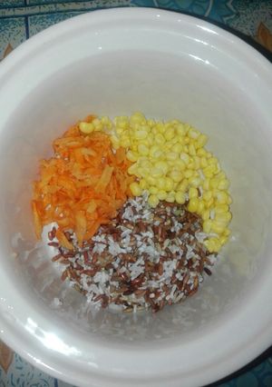 Foto resep Menu Monday MPASI 8m ChiChi (beras merah putih+wortel+sweetCorn)