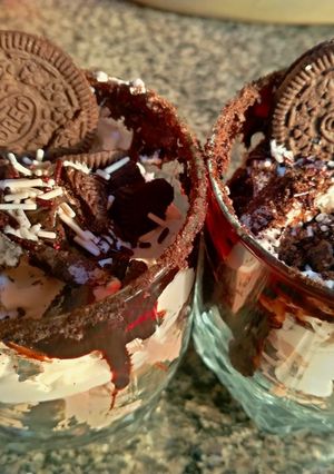 A picture of Oreo mouse dessert.