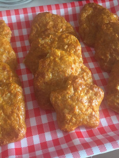 Una foto de Galletitas saladas de zanahoria y queso