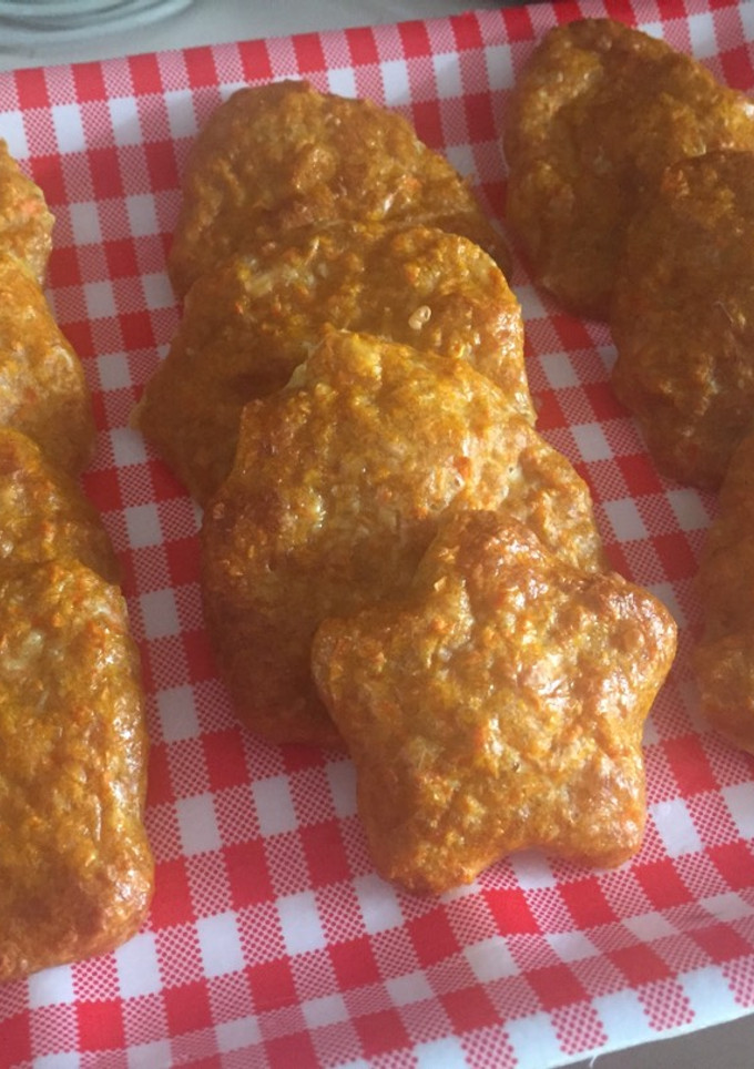 Una foto de Galletitas saladas de zanahoria y queso