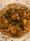 Pasta con camarones y Cebollines