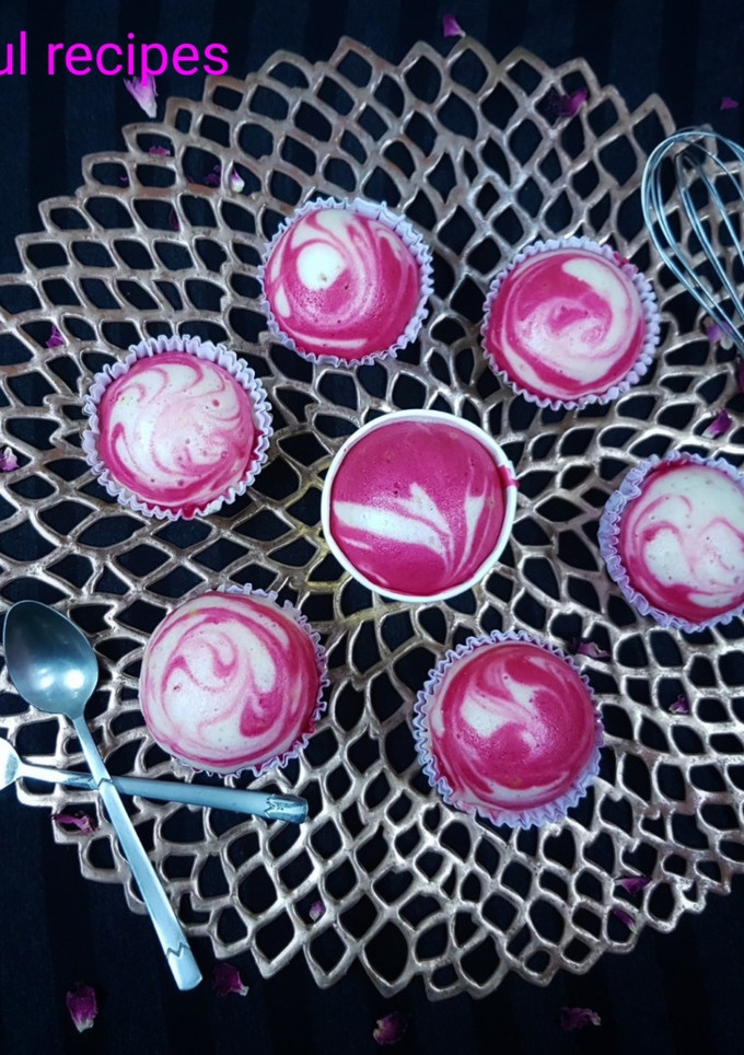 ஸ்டீம்டு  வெண்ணிலா ரோஸ் மில்க் கப் கேக் (Steamed vanila rosemilk cupcake recipe in tamil) செய்முறை முக்கிய புகைப்படம்