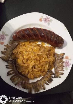 O poză a rețetei Varză murată cu cârnați și slănină afumată.