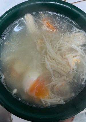 รูปของ ข้าวต้มกุ้ง🍤 เห็ดเข็มทอง ไข่🥚เยิ้ม