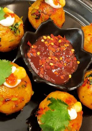 A picture of Spicy semolina stuffed pops.