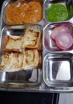 पाव भाजी (Pav bhaji recipe in Hindi) रेसिपी मुख्य फोटो