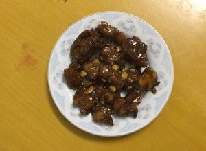 Hình của món Sườn rim mặn ngọt.