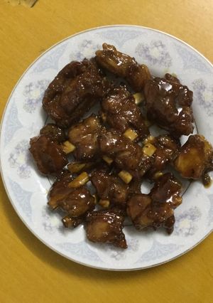 Hình của món Sườn rim mặn ngọt.