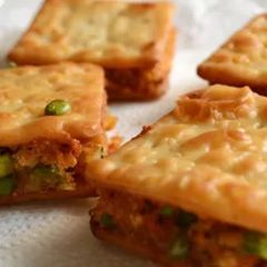 A picture of Fried Tuc biscuit Cutlets.