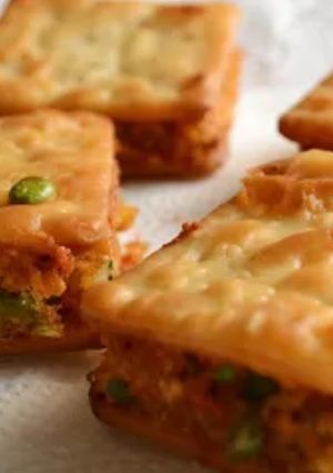 A picture of Fried Tuc biscuit Cutlets.