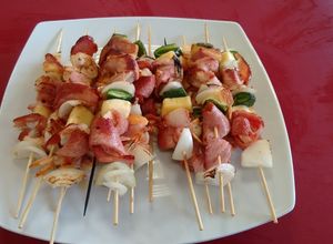 Una foto de Brochetas de camarones