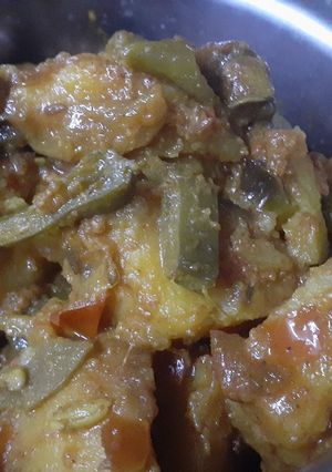 आलू सेम की सब्जी (aloo sem ki sabzi recipe in Hindi) रेसिपी मुख्य फोटो